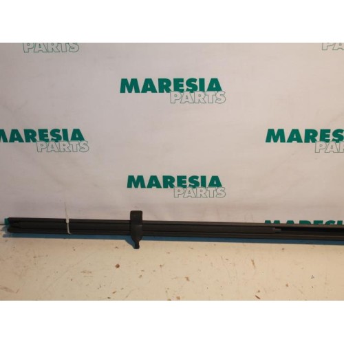 Lancia - Phedra - Rear blind