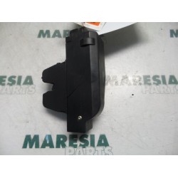 Citroen - C5 - Tailgate lock mechanism