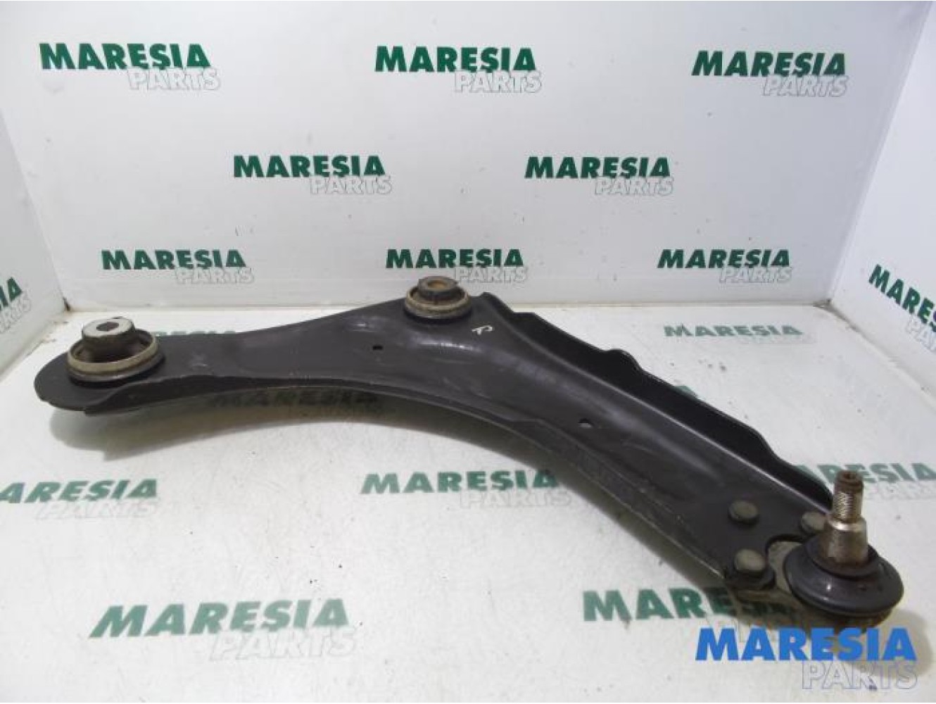 Renault - Megane - Front lower wishbone, right