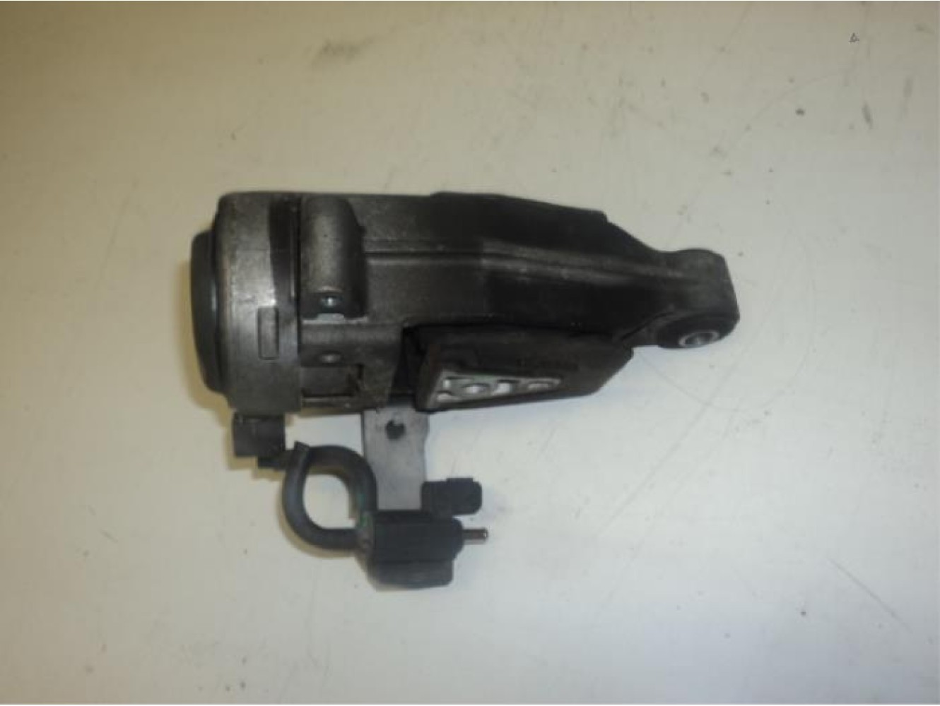 Citroen - C6 - Engine mount