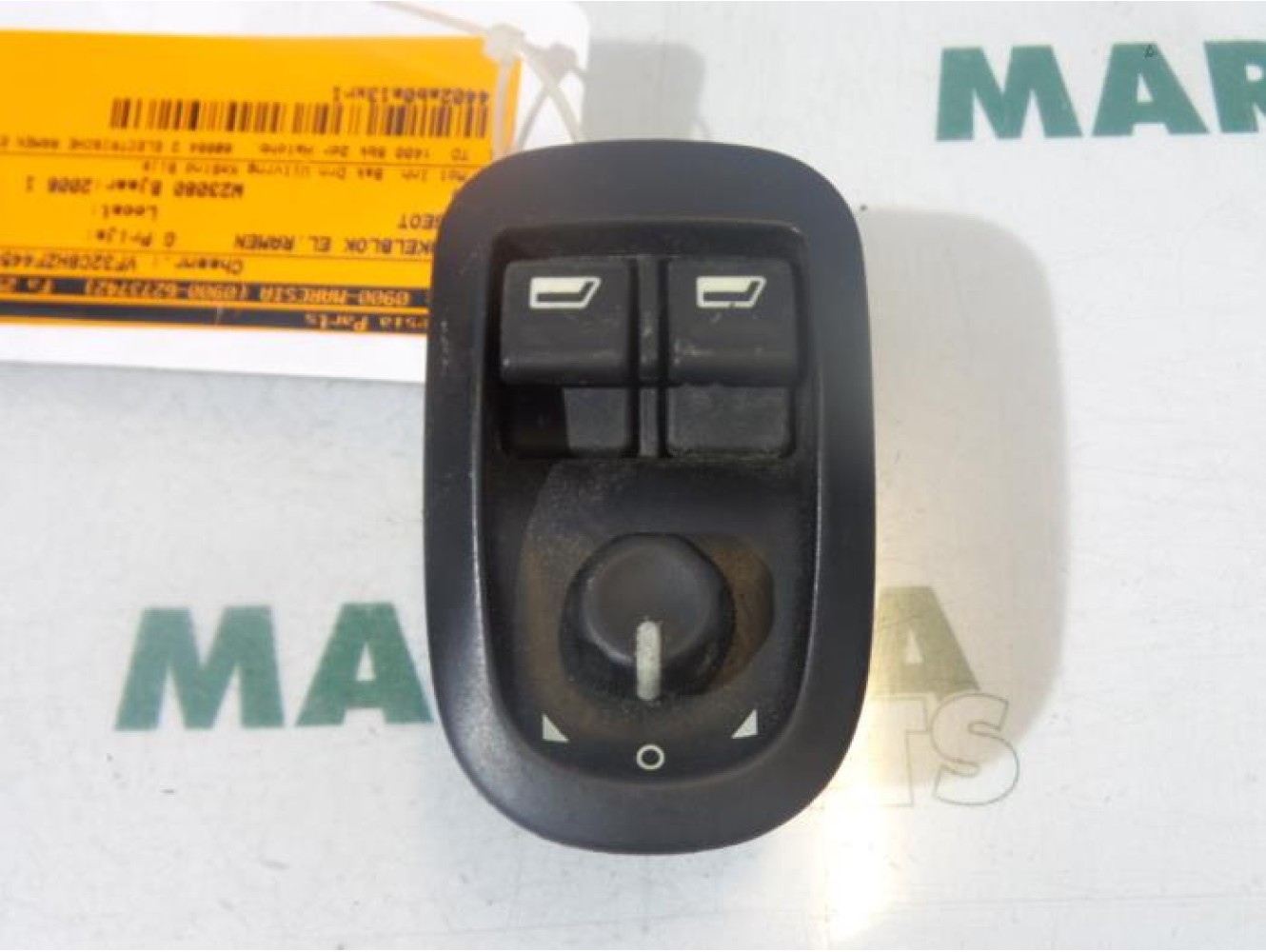 Peugeot - 206 - Multi-functional window switch