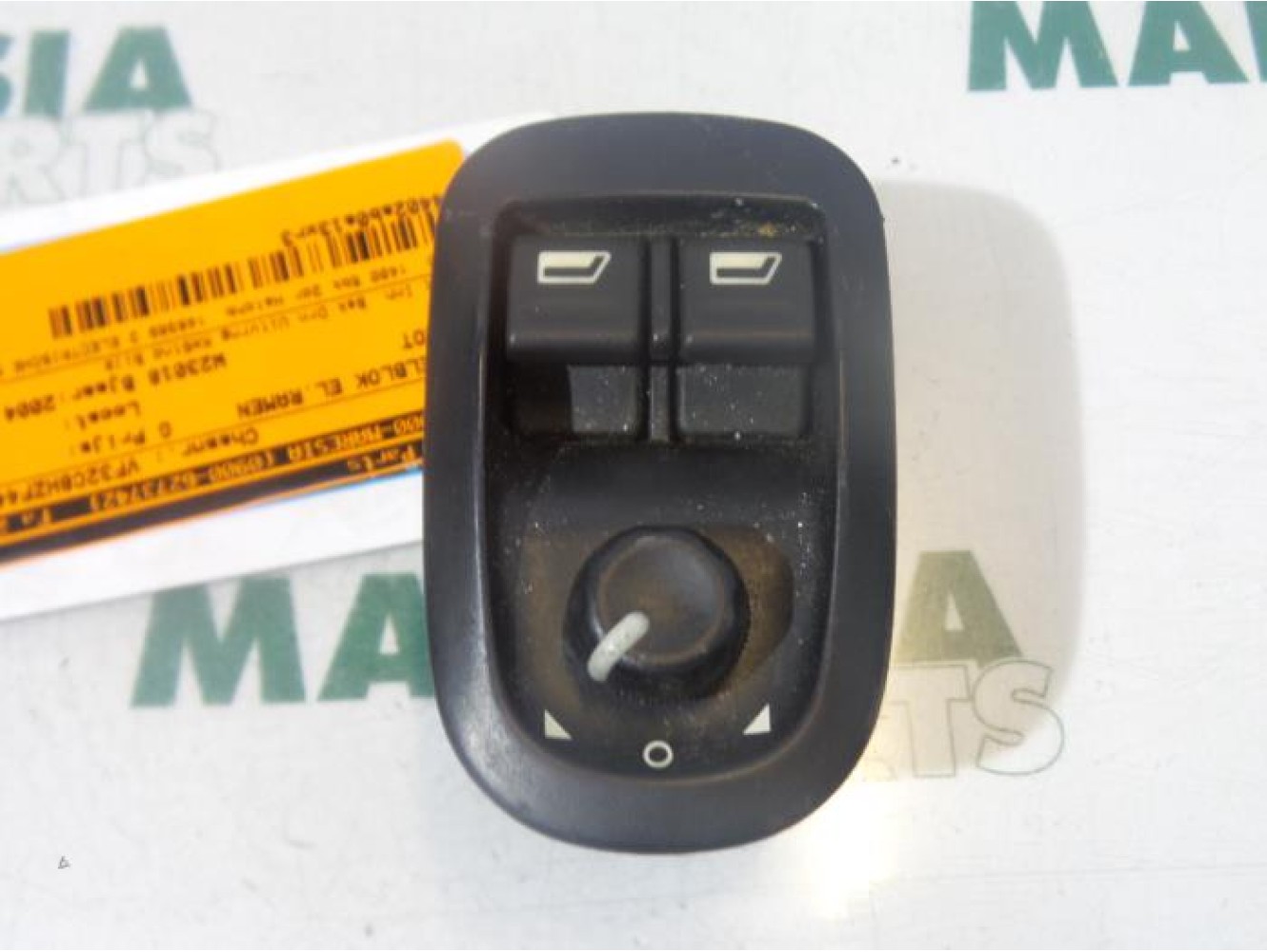 Peugeot - 206 - Multi-functional window switch
