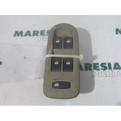 Renault - Clio - Multi-functional window switch