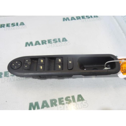 Peugeot - 407 - Multi-functional window switch