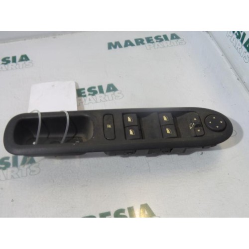Peugeot - 407 - Multi-functional window switch
