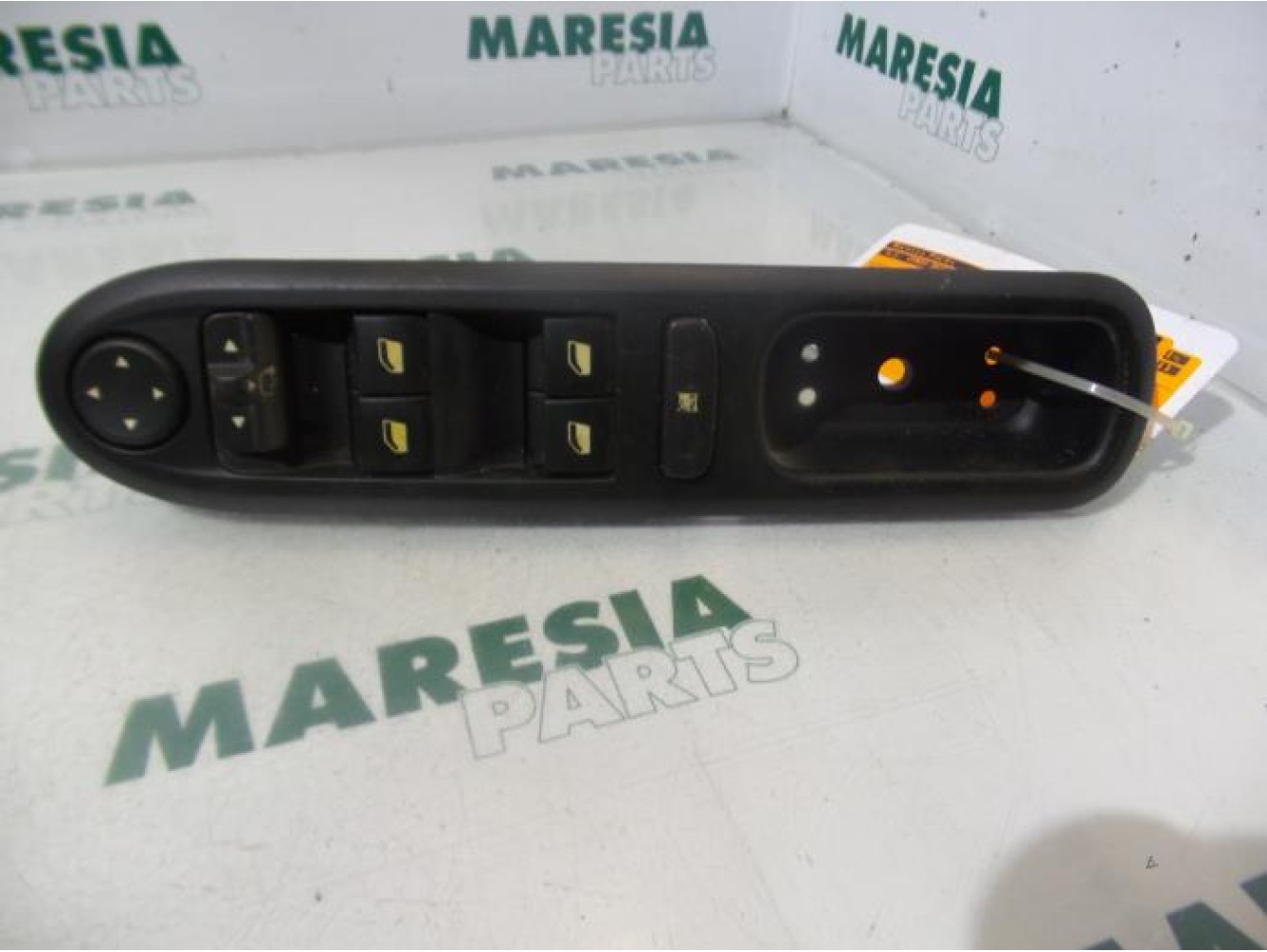 Peugeot - 407 - Multi-functional window switch