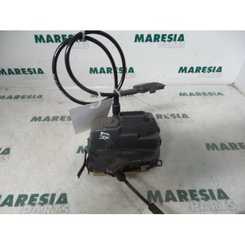 Renault - Megane Scenic - Rear door lock mechanism 4-door, left