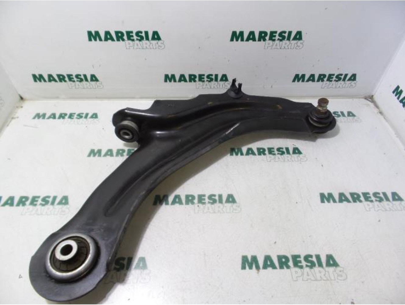 Renault - Megane Scenic - Front lower wishbone, right
