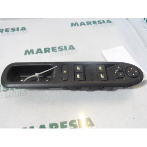Peugeot - 407 - Multi-functional window switch