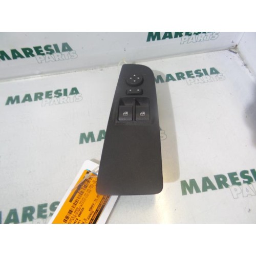 Fiat - Punto - Multi-functional window switch