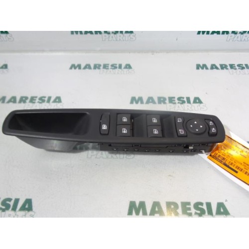 Renault - Megane Scenic - Multi-functional window switch