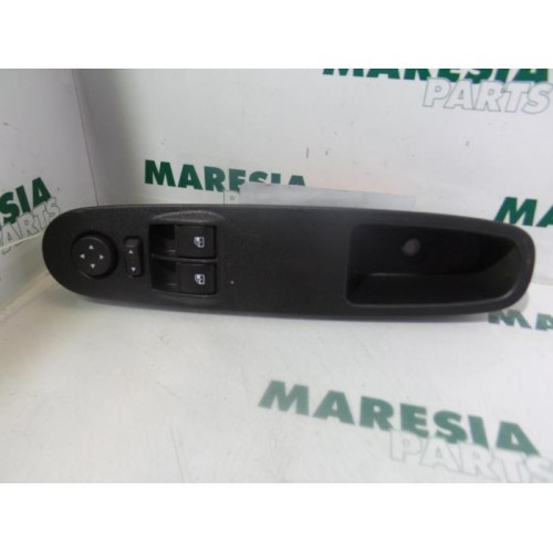 Fiat - Punto - Multi-functional window switch
