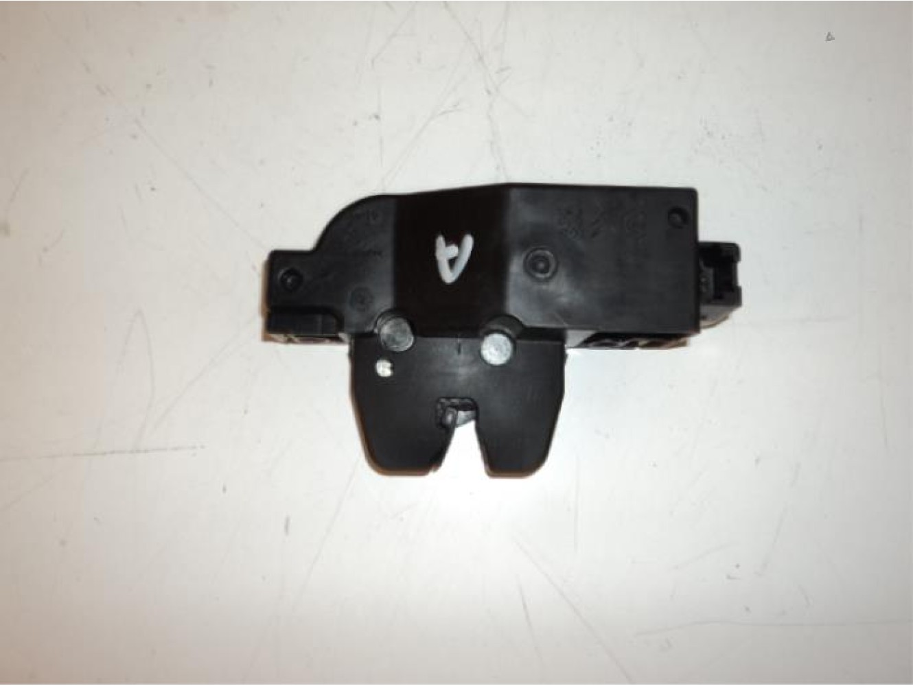 Citroen - C6 - Tailgate lock mechanism