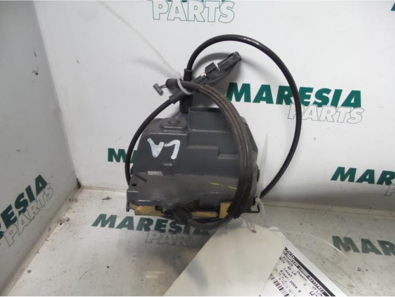 Renault - Megane Scenic - Rear door lock mechanism 4-door, left