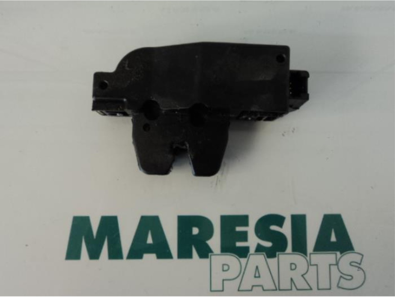Peugeot - 307 - Tailgate lock mechanism