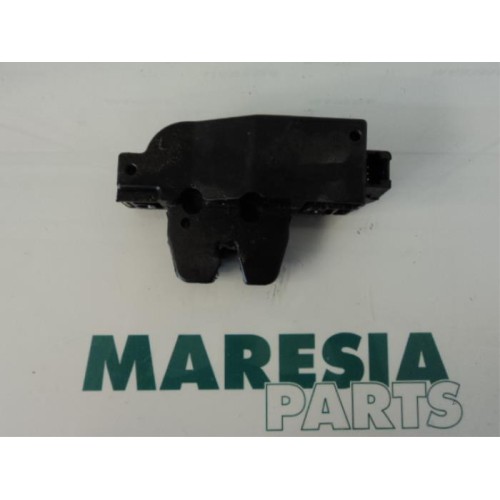 Peugeot - 307 - Tailgate lock mechanism