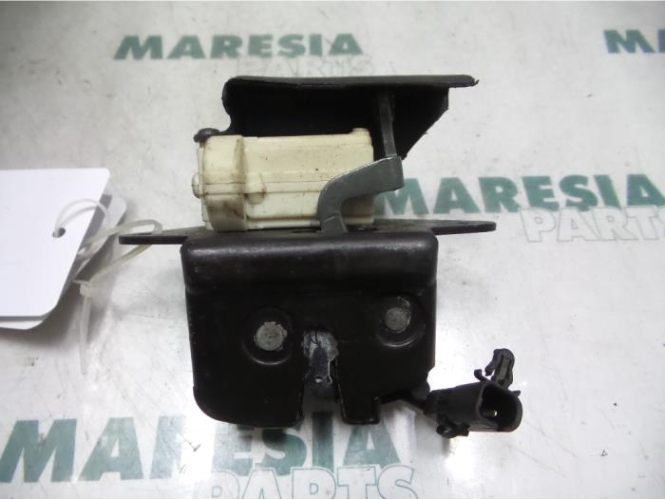 Fiat - Stilo - Tailgate lock mechanism