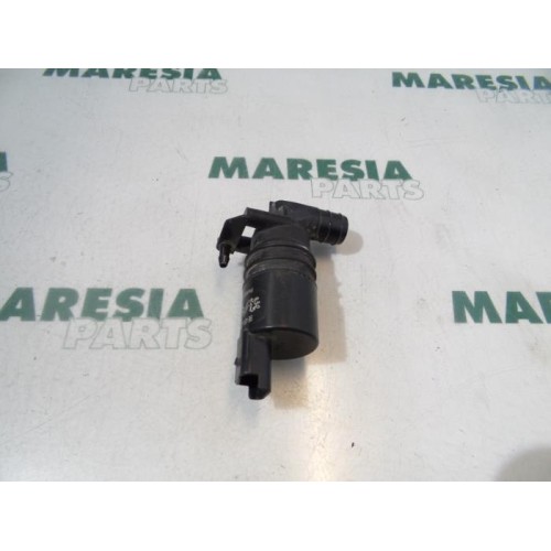 Peugeot - 407 - Scheibensprüherpumpe vorne
