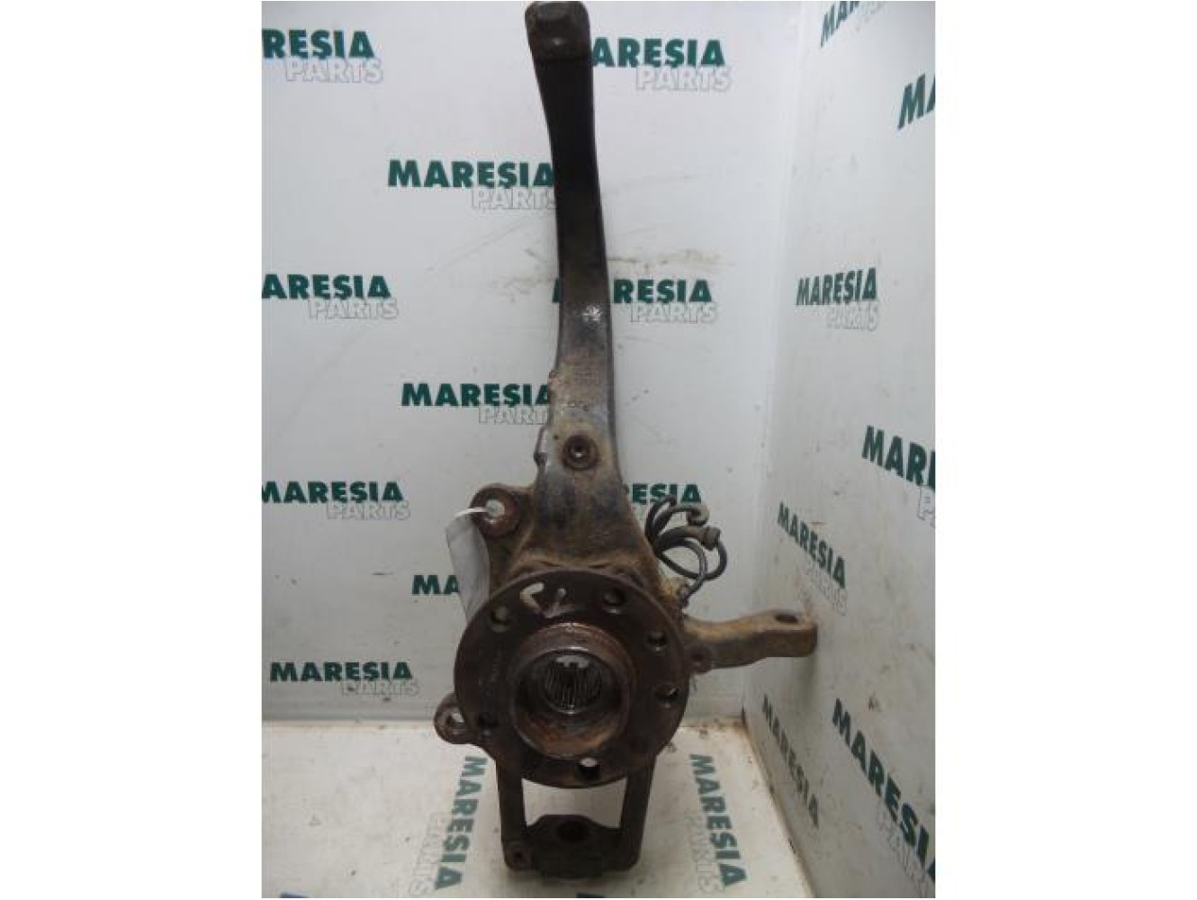 Alfa Romeo - 159 - Fusee links-voor