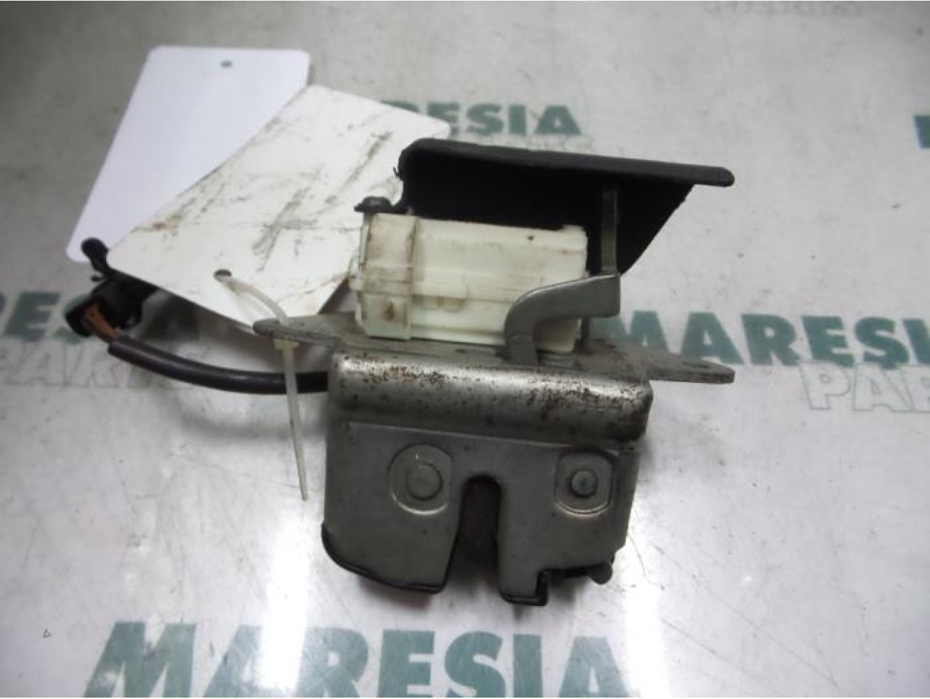 Fiat - Stilo - Tailgate lock mechanism