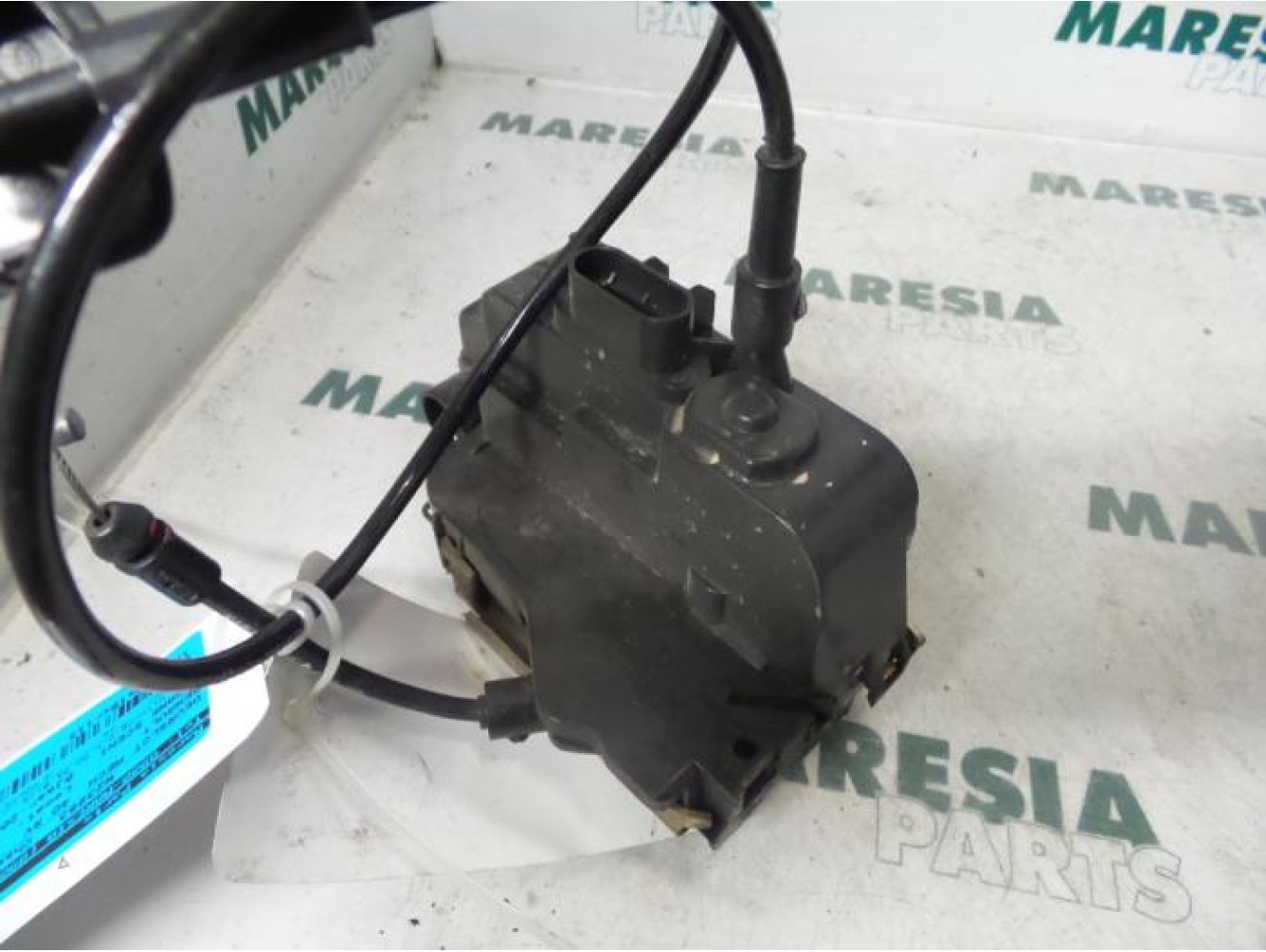 Renault - Megane Scenic - Front door lock mechanism 4-door, right