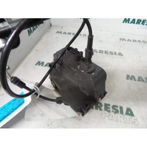Renault - Megane Scenic - Front door lock mechanism 4-door, right