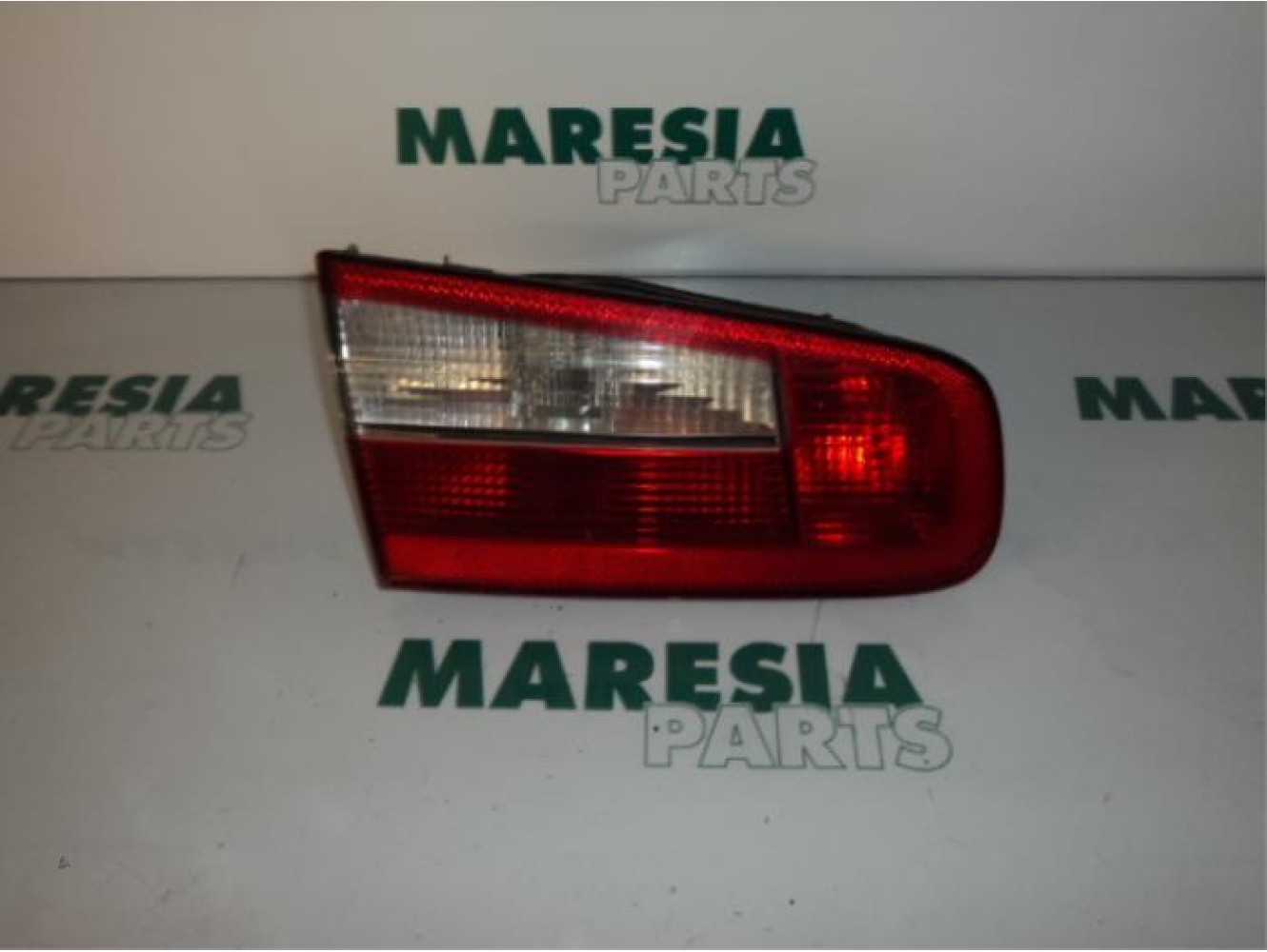 Renault - Laguna - Achterlicht links