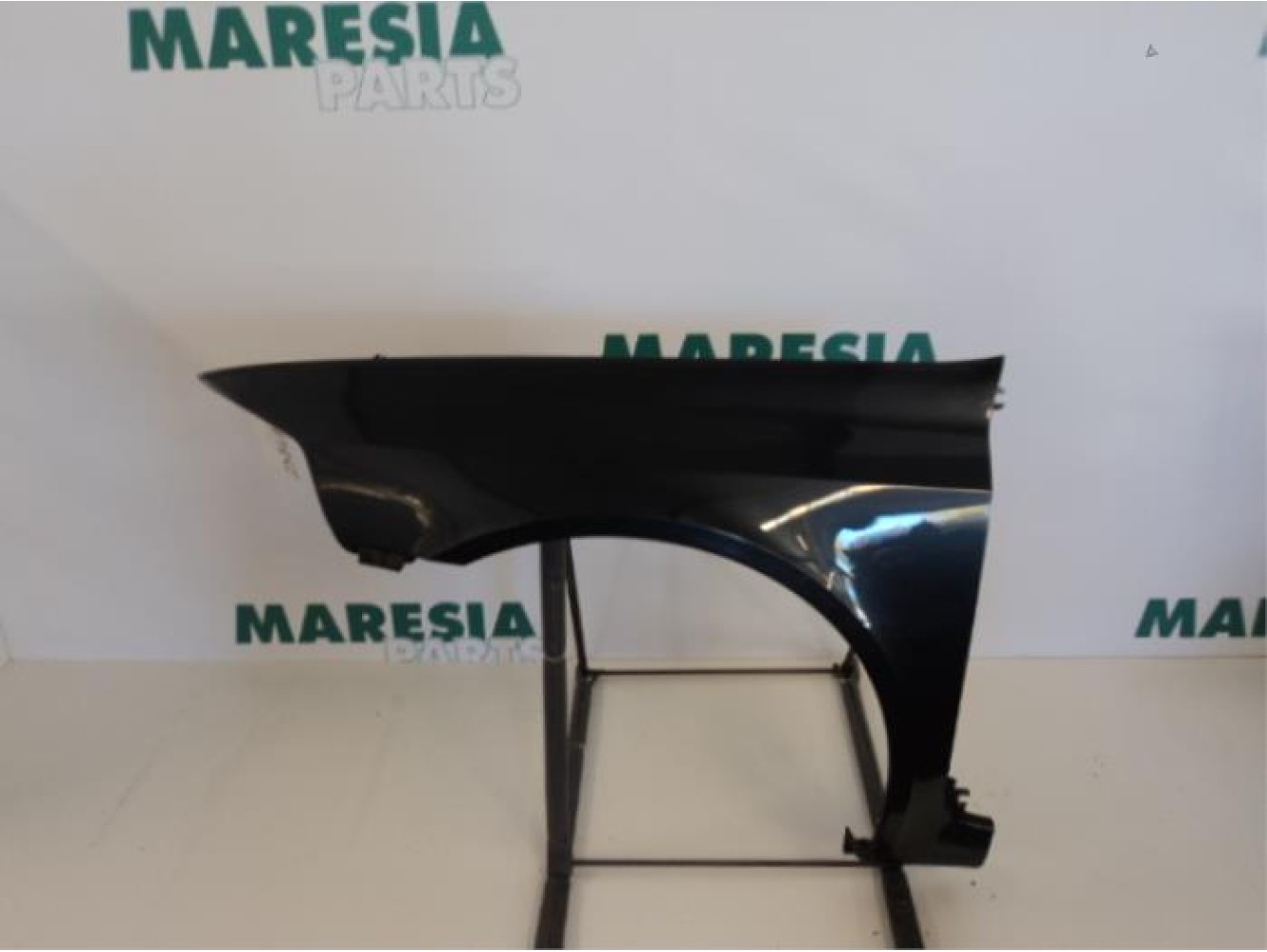 Renault - Laguna - Front wing, left