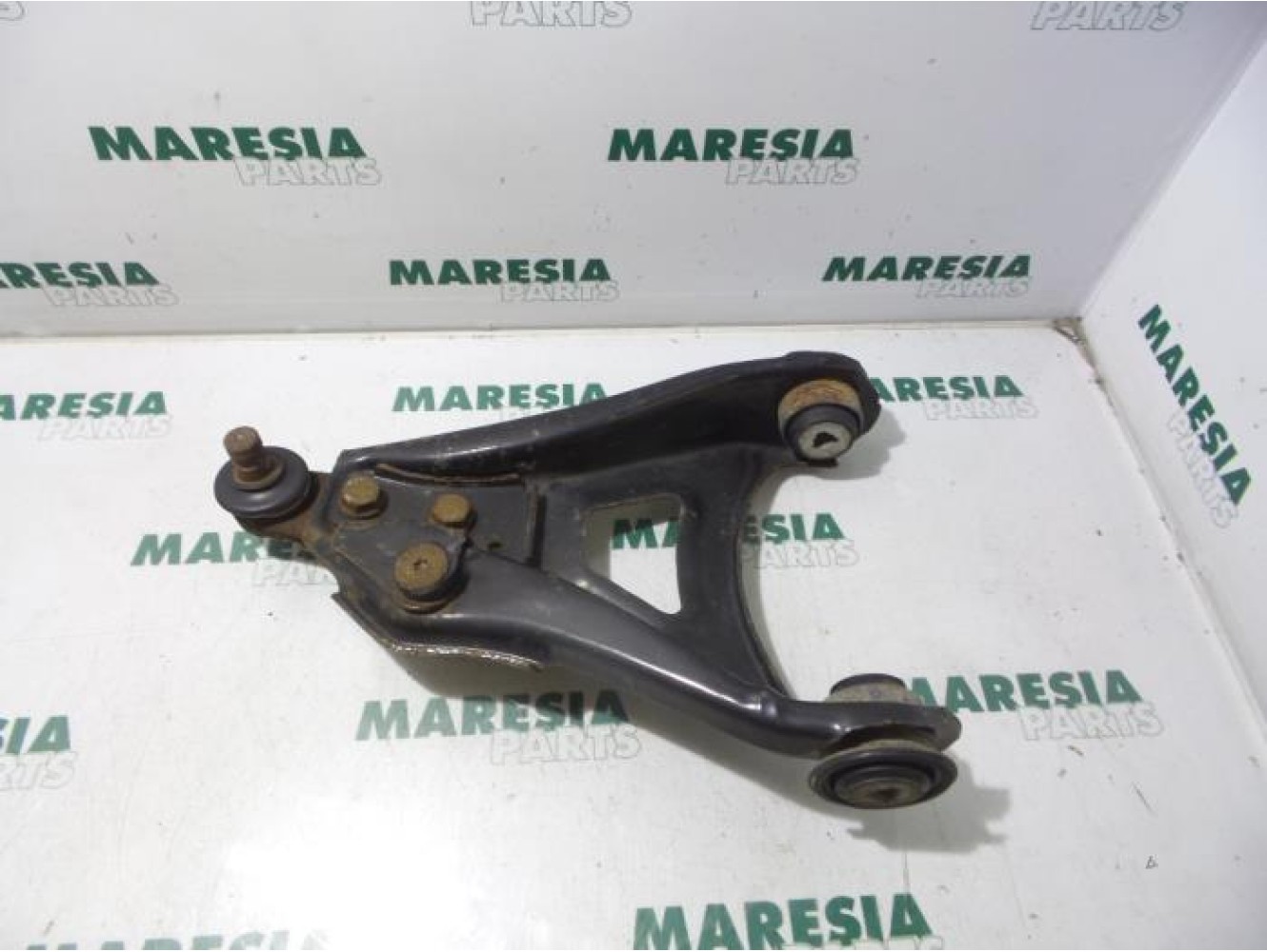 Renault - Clio - Front lower wishbone, left