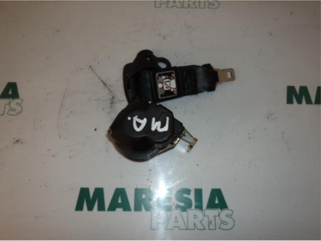 Renault - Clio - Rear seatbelt, centre