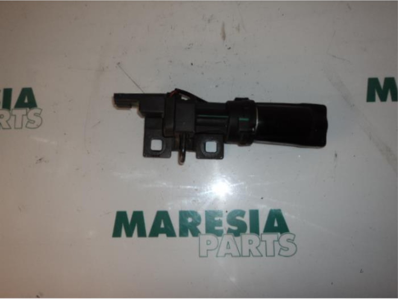 Renault - Vel Satis - Tailgate lock mechanism