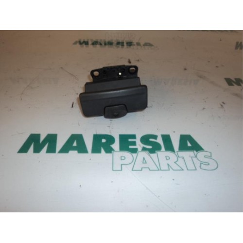 Renault - Vel Satis - Parking brake switch