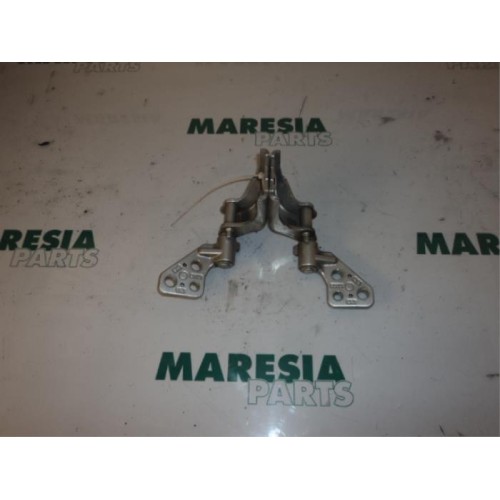 Citroen - Berlingo - Tailgate hinge