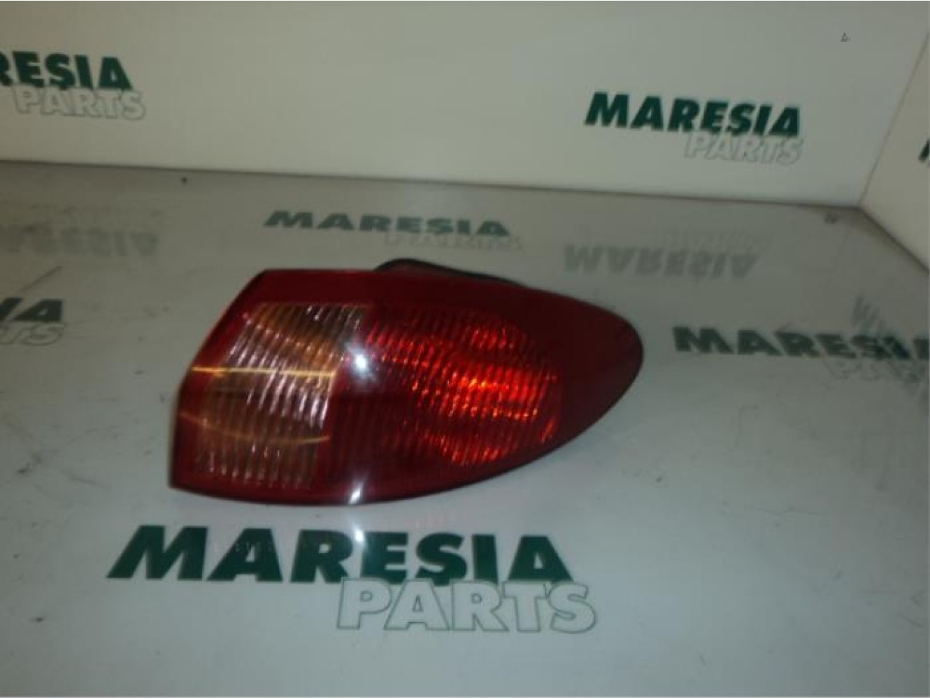 Alfa Romeo - 147 - Feu arrière droit