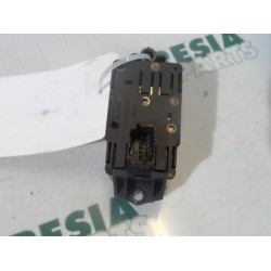 Renault - Megane - Parking brake switch