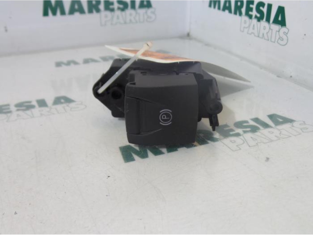 Renault - Megane - Parking brake switch