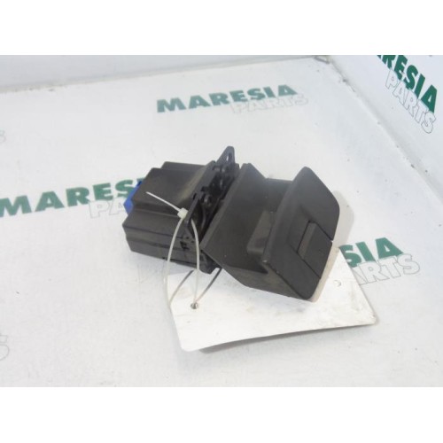 Renault - Espace - Parking brake switch