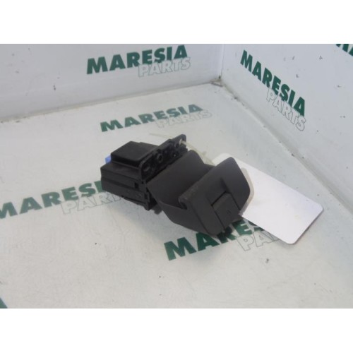 Renault - Espace - Parking brake switch