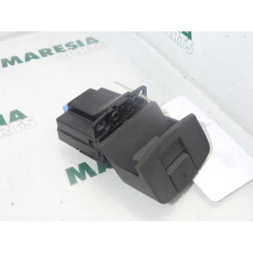 Renault - Espace - Parking brake switch