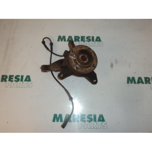Renault - Megane - Fusee links-voor