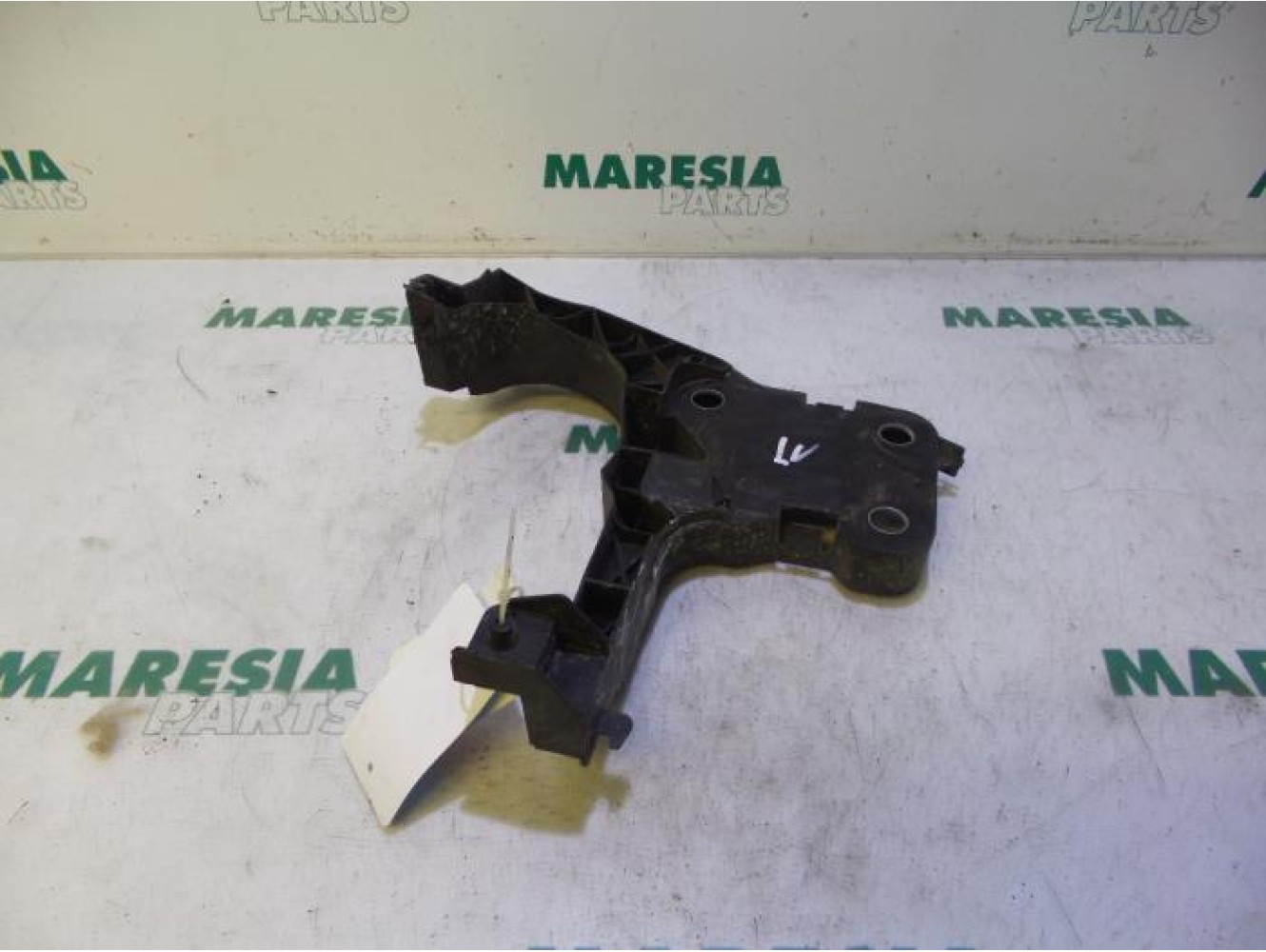 Renault - Megane - Front bumper frame