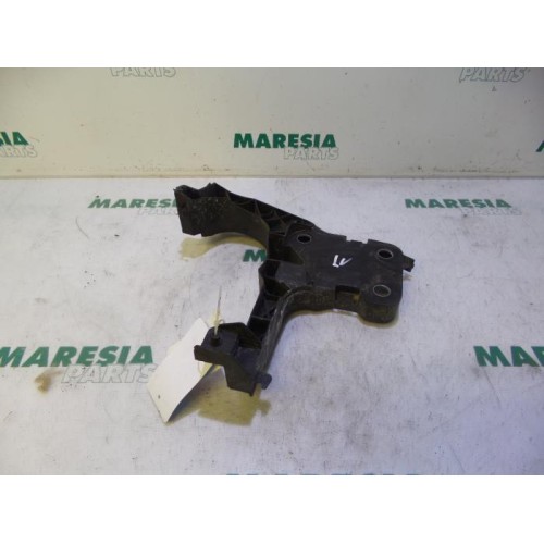 Renault - Megane - Front bumper frame