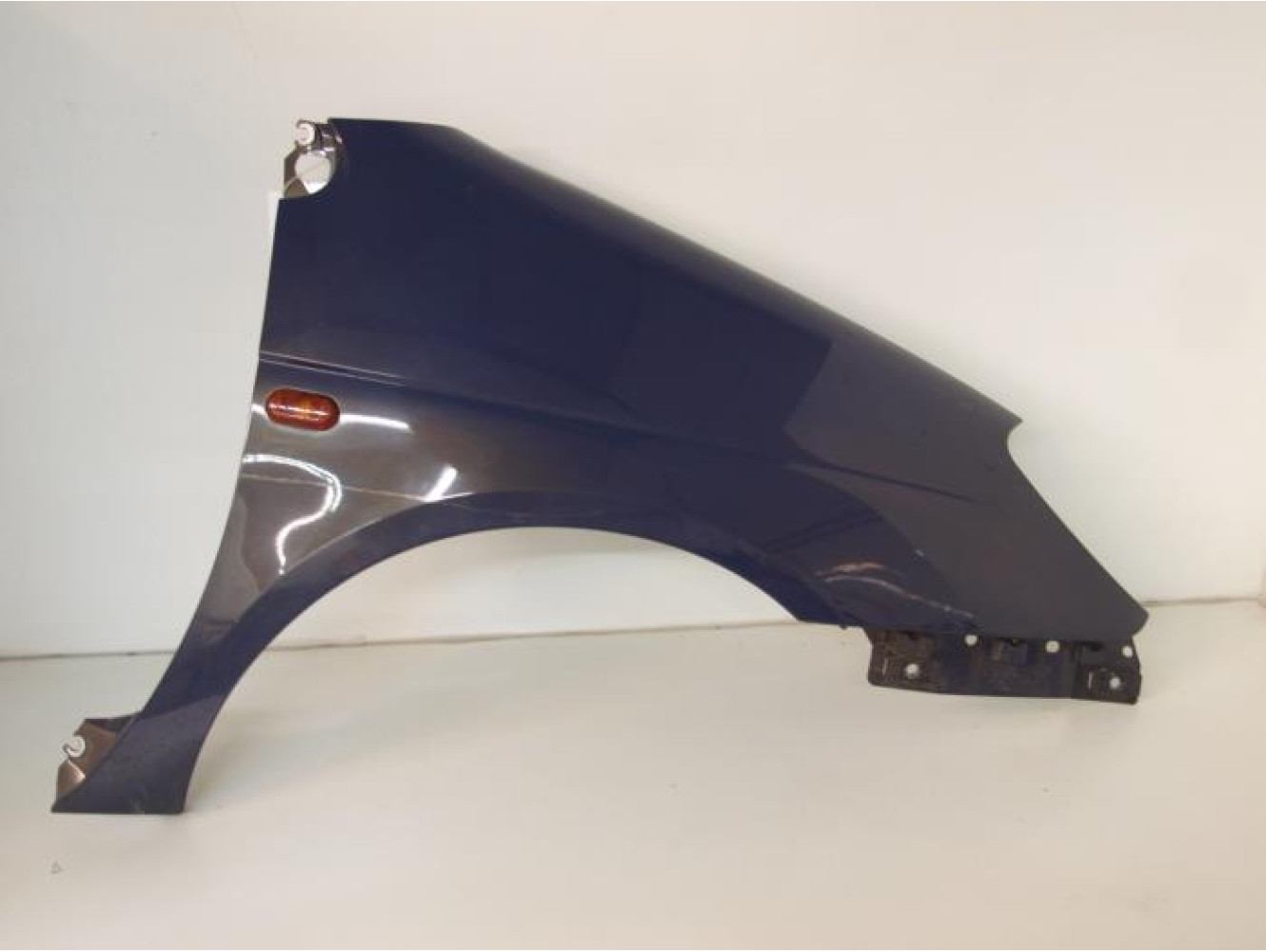 Renault - Megane Scenic - Front wing, right