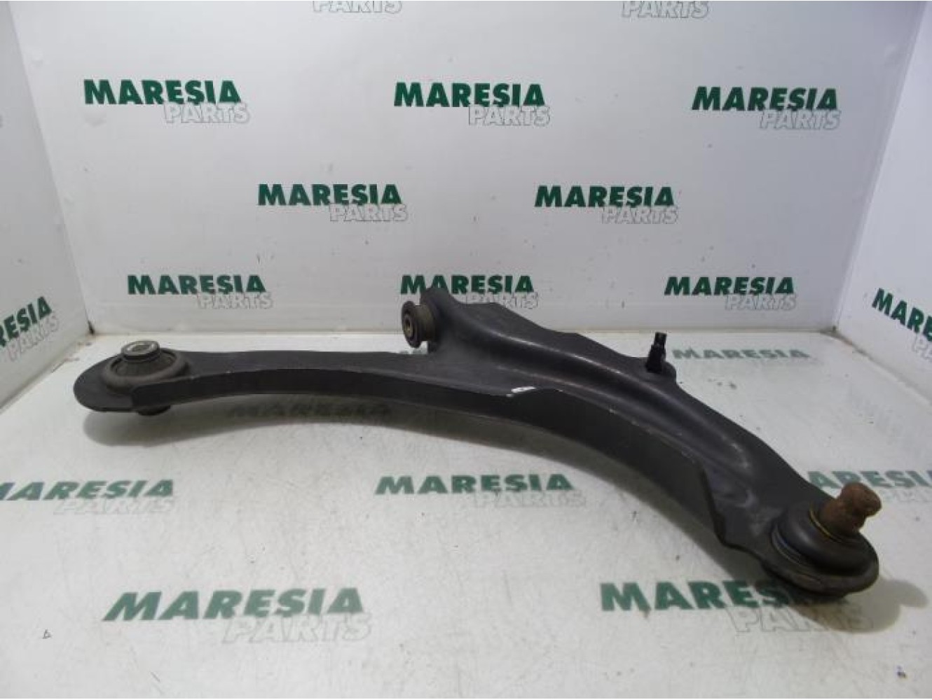 Renault - Megane - Front lower wishbone, right