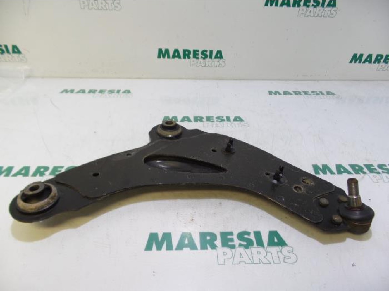 Renault - Trafic - Front lower wishbone, right