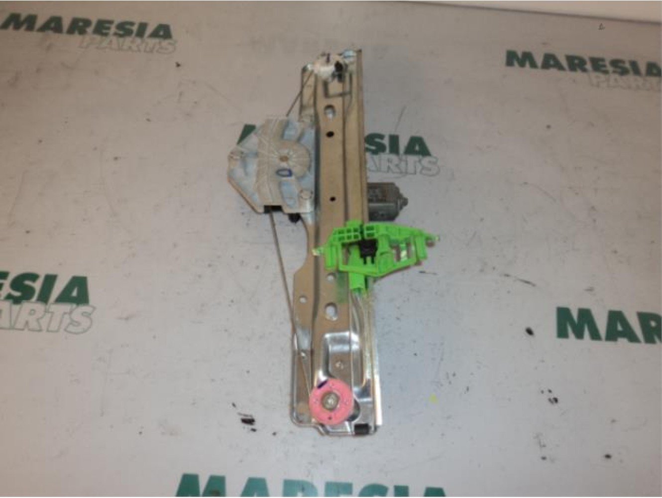 Alfa Romeo - Giulietta - Rear door window mechanism 4-door, right