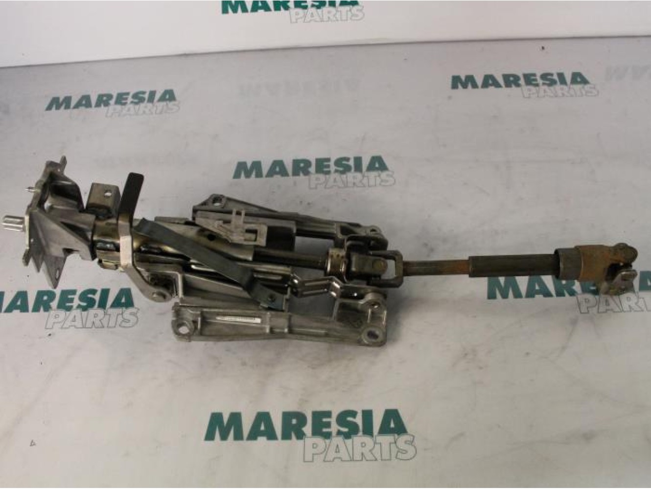 Citroen - C5 - Steering column housing
