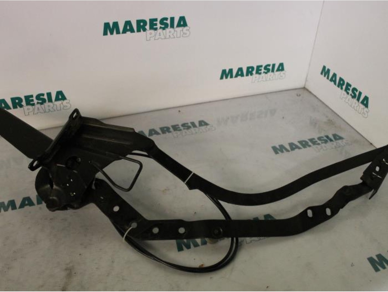 Peugeot - 206 - Tailgate hinge
