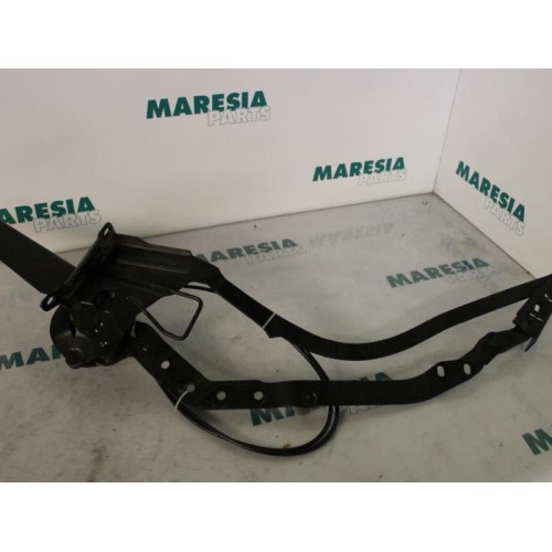 Peugeot - 206 - Tailgate hinge