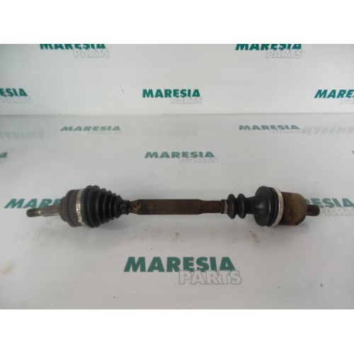 Renault - Megane Scenic - Aandrijfas links-voor